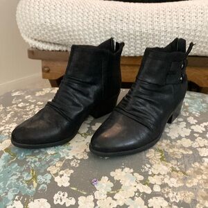 BareTraps Black Georgina Western Booties Size 5